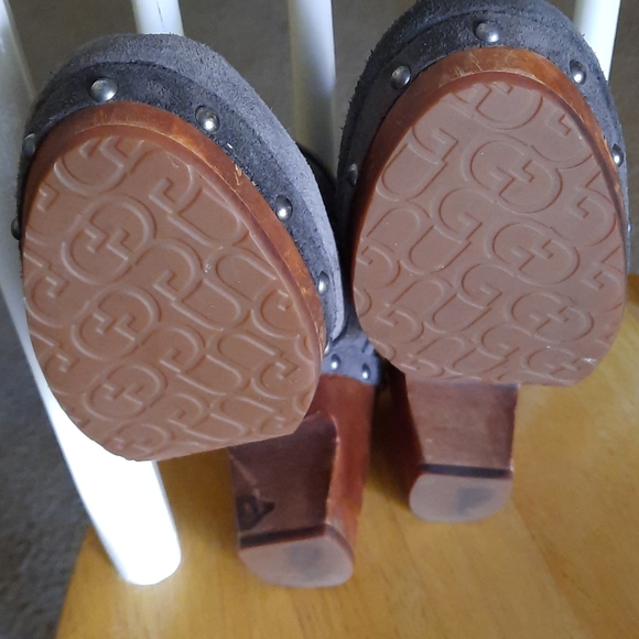 UGG Kaylee Grey Suede Clogs - Picture 5 of 13